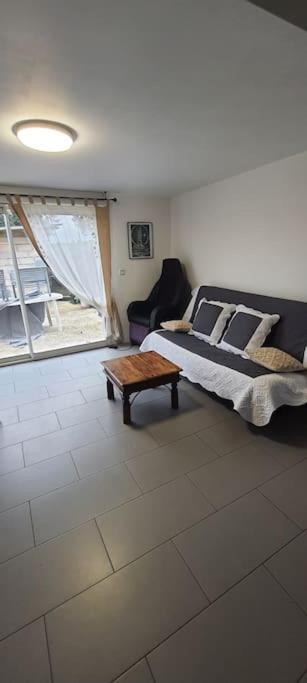Le 7 Apartment Servian Exterior photo